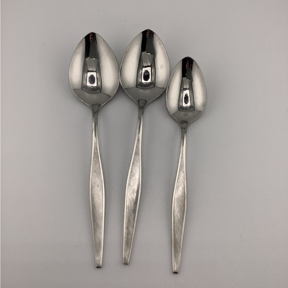 Oneida Rogers Premier Stainless “Windrift” 2 Soup Spoons, 1 Teaspoon